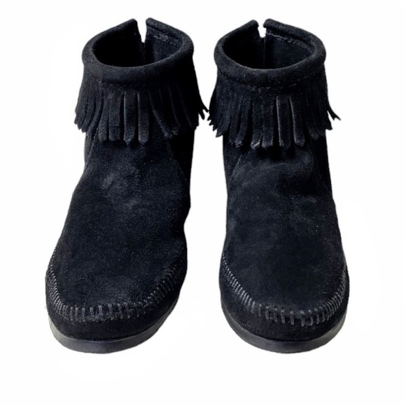 MINNETONKA Black Suede Back Zip Hard-sole Bootie Size 7 - Picture 4 of 15